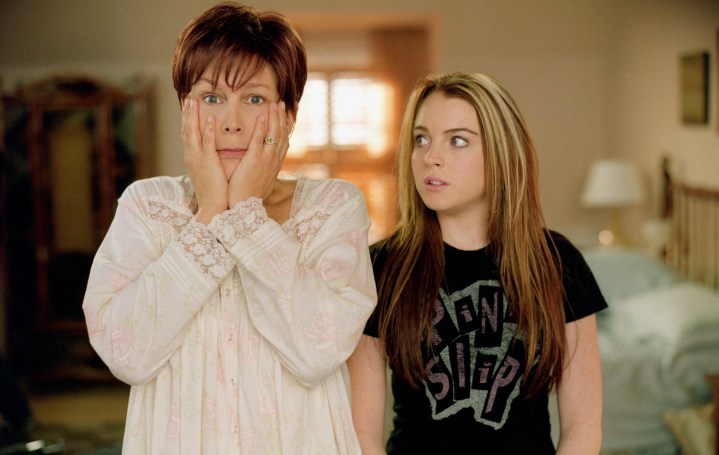 Mãe e filha trocam de lugar em Freaky Friday.