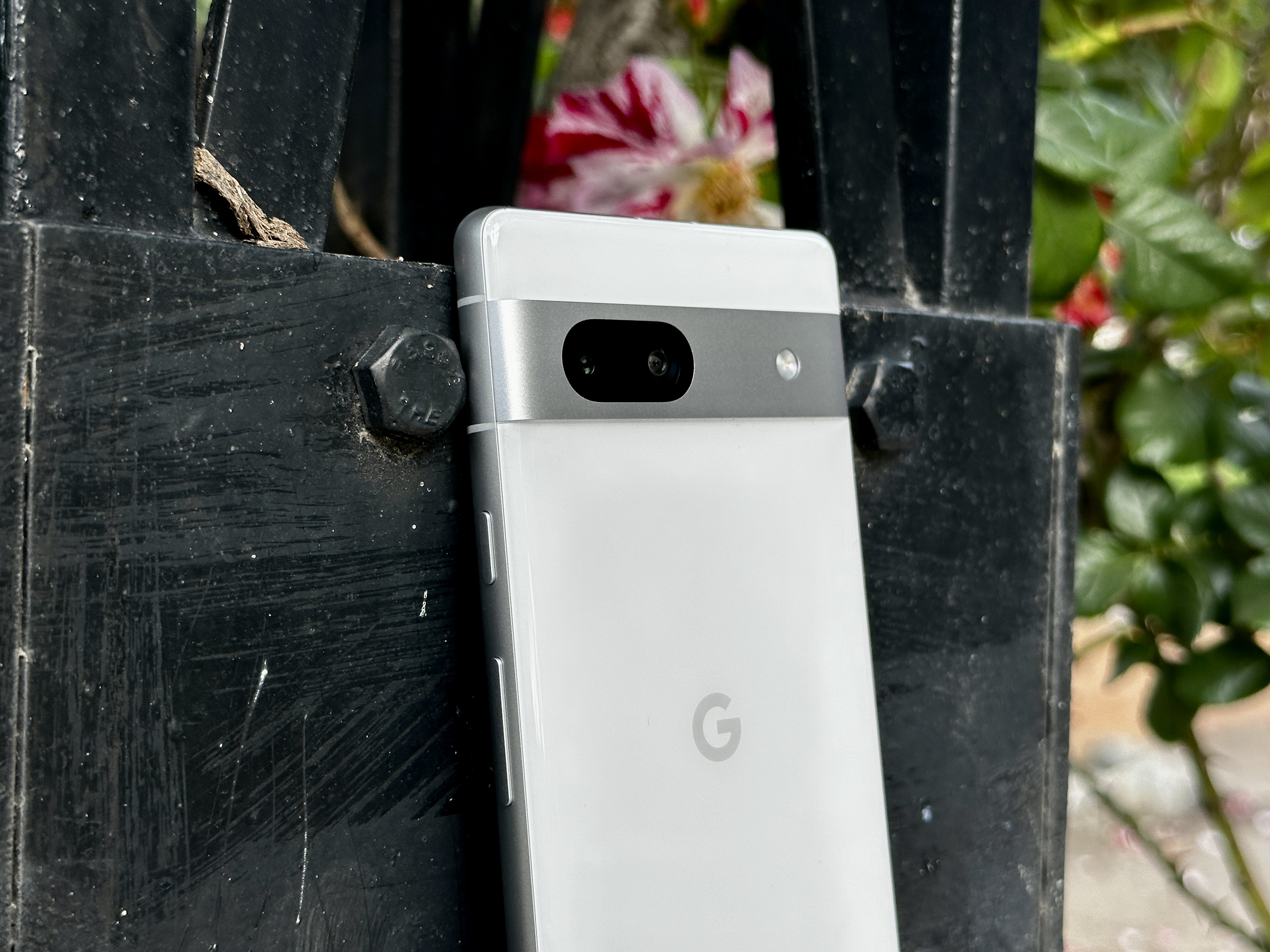 Does the Pixel 7a come with a charger? Here's what's in the box - Vimarsana News