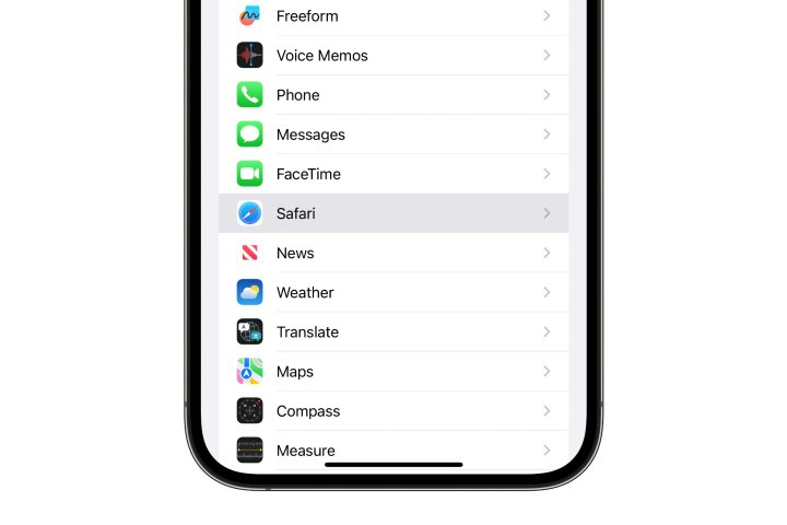 iPhone Settings app with Safari highlighted.