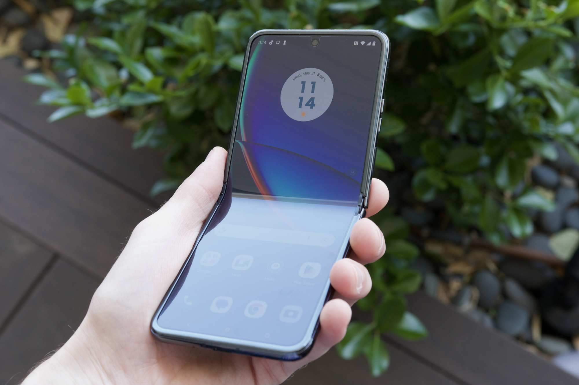 The new Motorola Razr Plus is the flip phone of my dreams - Vimarsana News