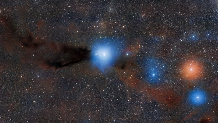 Две молодые маломассивные протозвезды HR 5999 и HR 6000 освещают близлежащую пыль, создавая отражательную туманность Бернес 149. Эти звезды выросли из пыльного темного облака Lupus 3, части более крупного комплекса, состоящего из девяти темных облака.