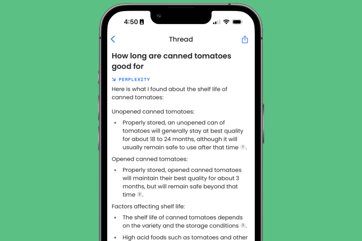 L'app per iPhone Perplexity AI risponde alla domanda "per quanto tempo sono buoni i pomodori in scatola".