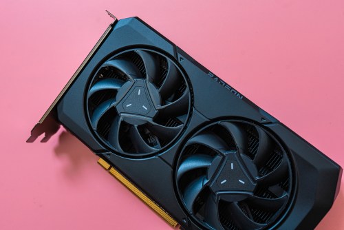 AMD RX 7600 on a pink background.