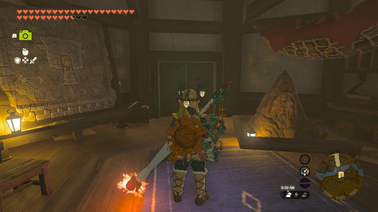 Link fica em frente a uma estátua do Bargainer em The Legend of Zelda: Tears of the Kingdom.