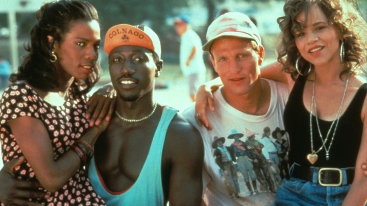 Двое мужчин и две женщины сидят вместе в фильме 1992 года «Белые мужчины не умеют прыгать».