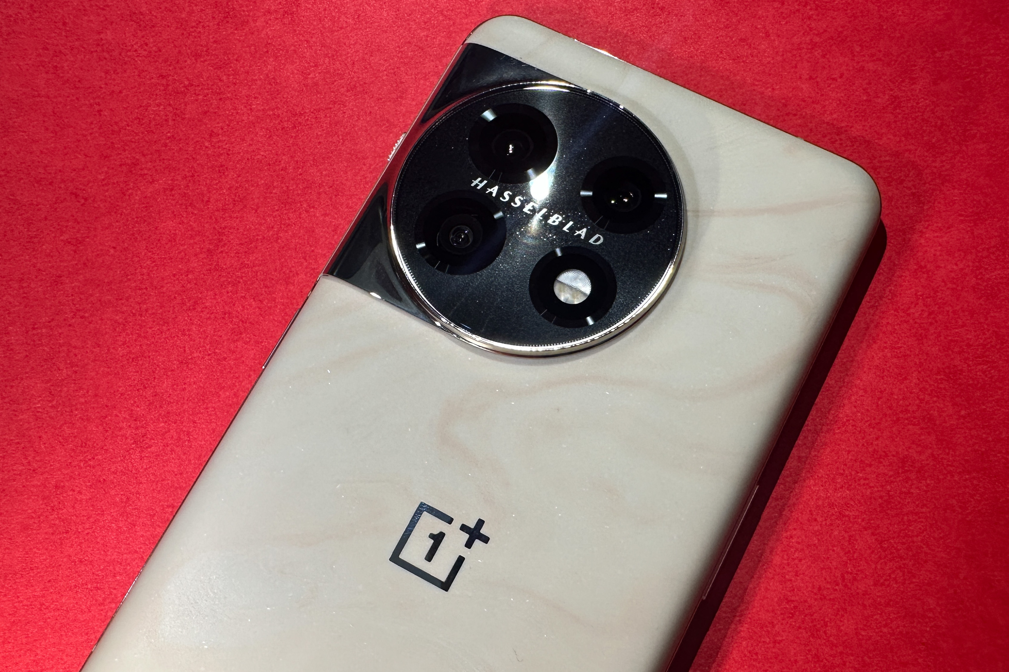 Night view of OnePlus 11 Marble Odyssey Edition.