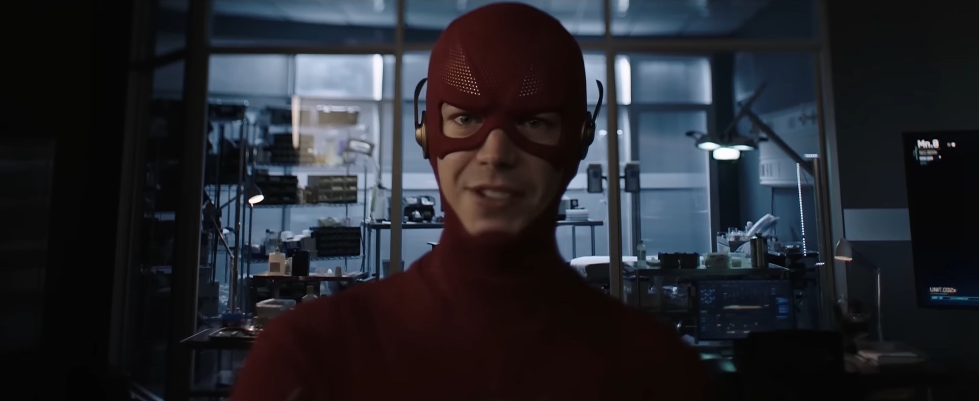 Grant Gustin como o Flash em "Crise nas Infinitas Terras".