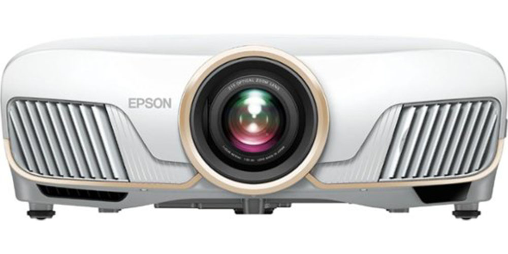O projetor Epson Home Cinema 5050UB 4K HDR em um fundo branco.