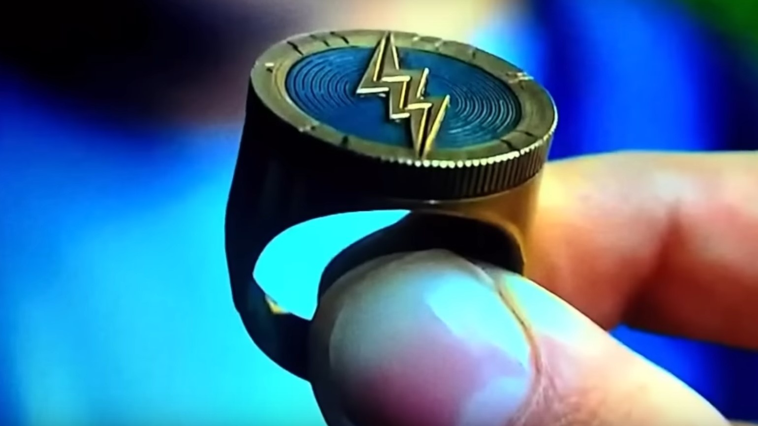 O anel do Flash visto no trailer do filme