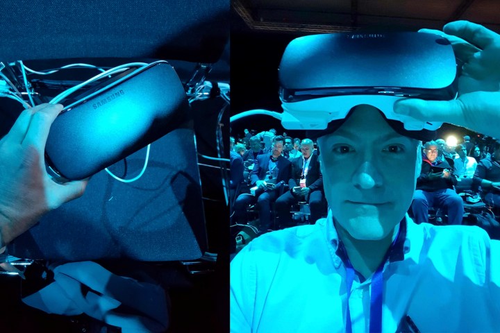 Samsung Gear VR در حال استفاده در رویداد Unpacked در Samsung MWC 2016.