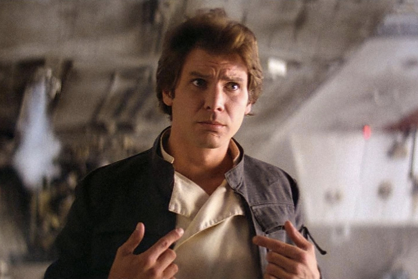 Han Solo aponta para si mesmo em Star Wars: The Empire Strikes Back.