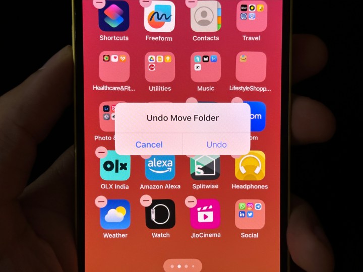 Отменить перемещение на главном экране iOS 17.