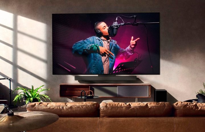 Le téléviseur OLED 4K LG série C3 dans le salon.