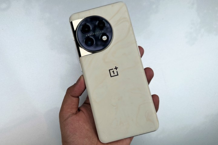 OnePlus-11-Marble-Odyssey-Edition contrasting view of the rear panel.