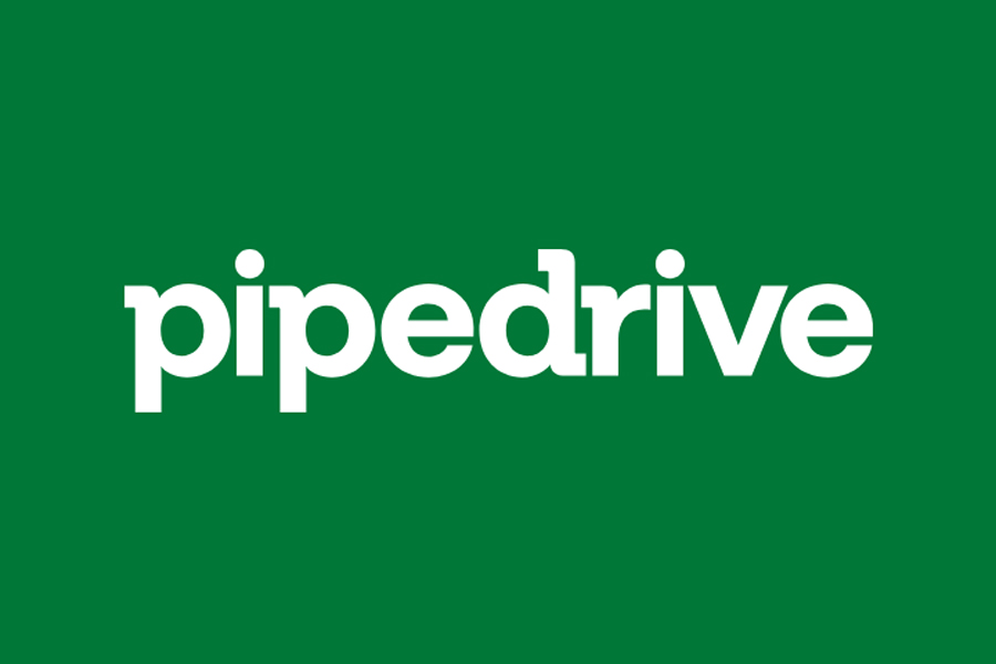 O logotipo do Pipedrive CRM em um fundo verde.