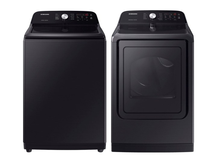 A lavadora e secadora Samsung agrupam-se em preto sobre um fundo branco.