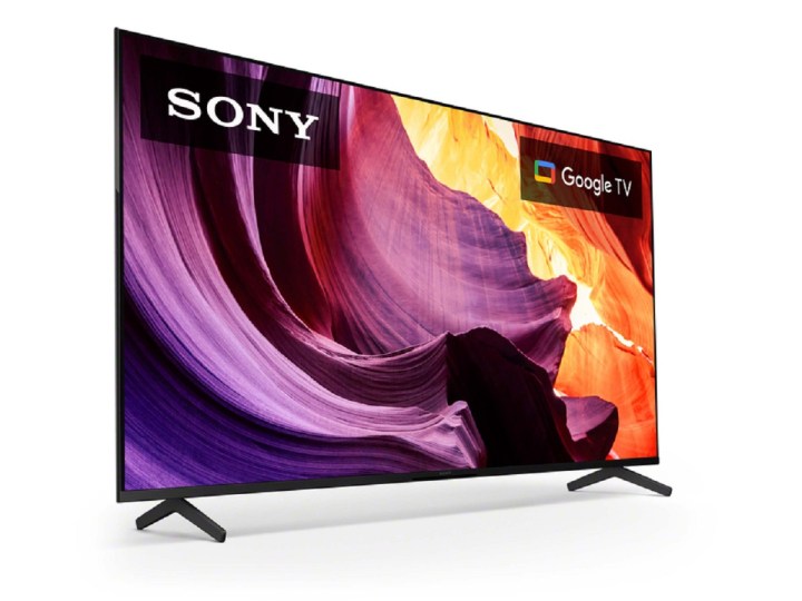 A Sony X80K Series 4K Google TV em um fundo branco.