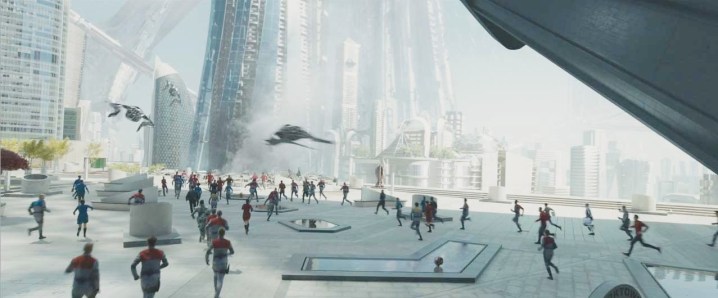 Alien attack a futuristic city in Star Trek Beyond.