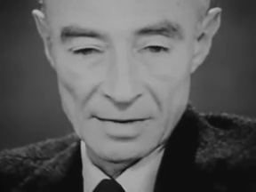 J. Robert Oppenheimer no documentário "The Day After Trinity".
