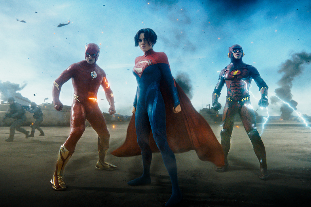 Dois Flashes estão em um campo de batalha com a Supergirl em The Flash.