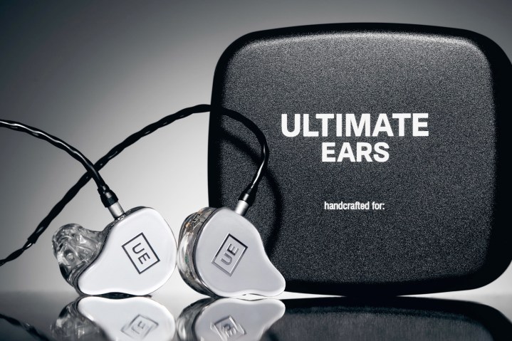 Ultimate Ears UE Pro UE Premiere IEMs de 21 drivers.