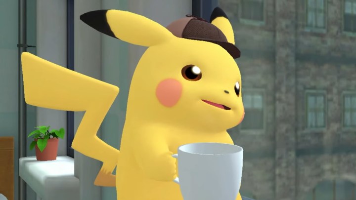 Pikachu com boné de detetive sorrindo e bebendo xícara de café