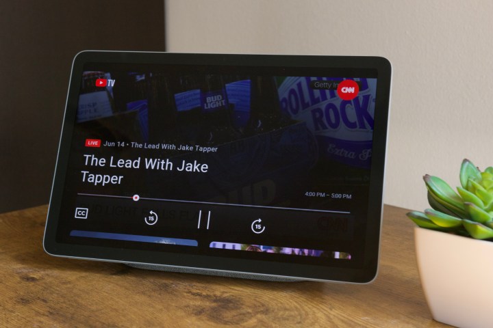 YouTube TV على جهاز Google Pixel Tablet.