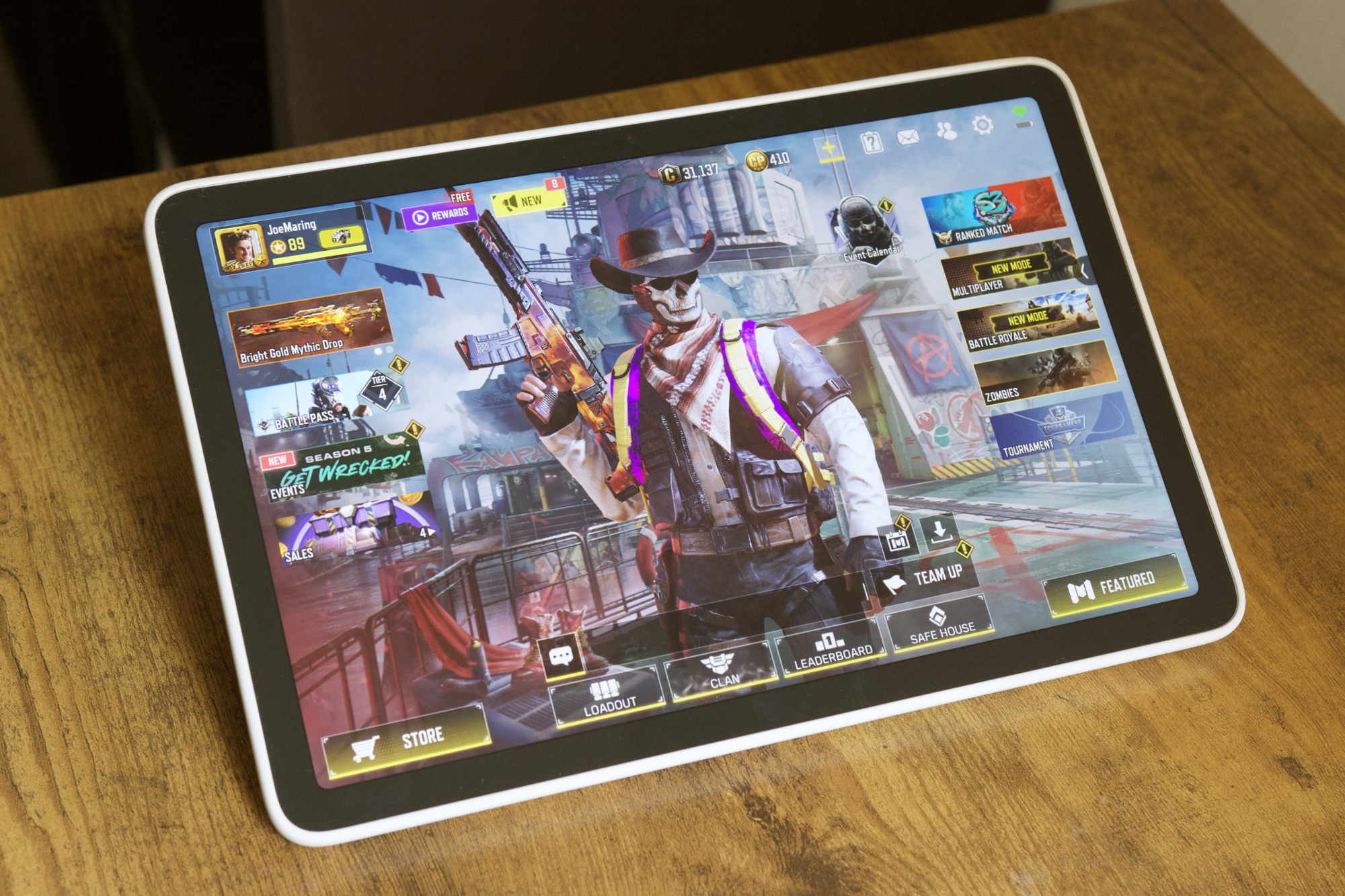 Call of Duty: Mobile on the Google Pixel Tablet.