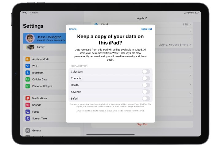 iPad mostrando configurações para reter dados ao sair do iCloud.