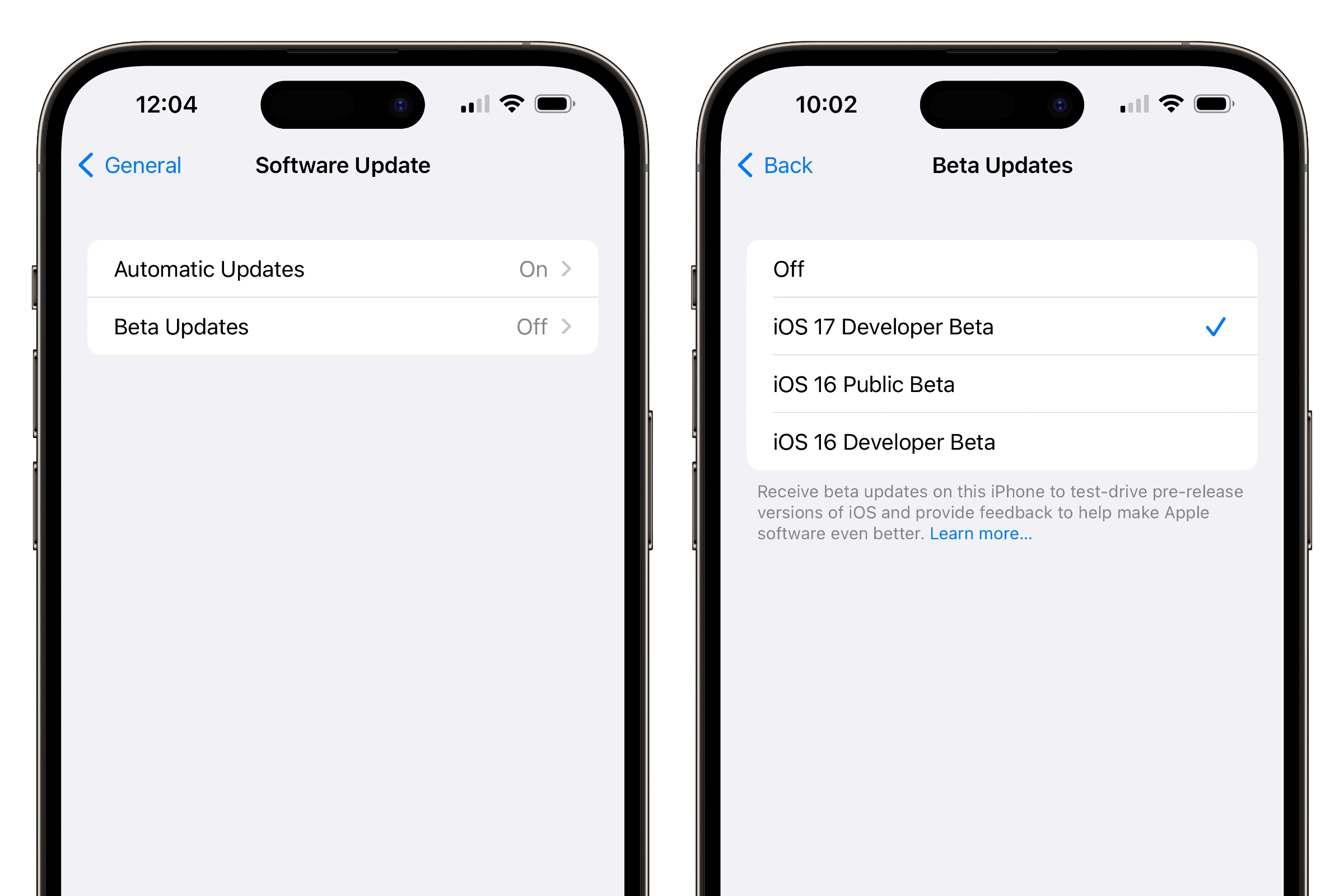 Dois iPhones mostrando opções de atualização de software para desenvolvedores e betas públicos.