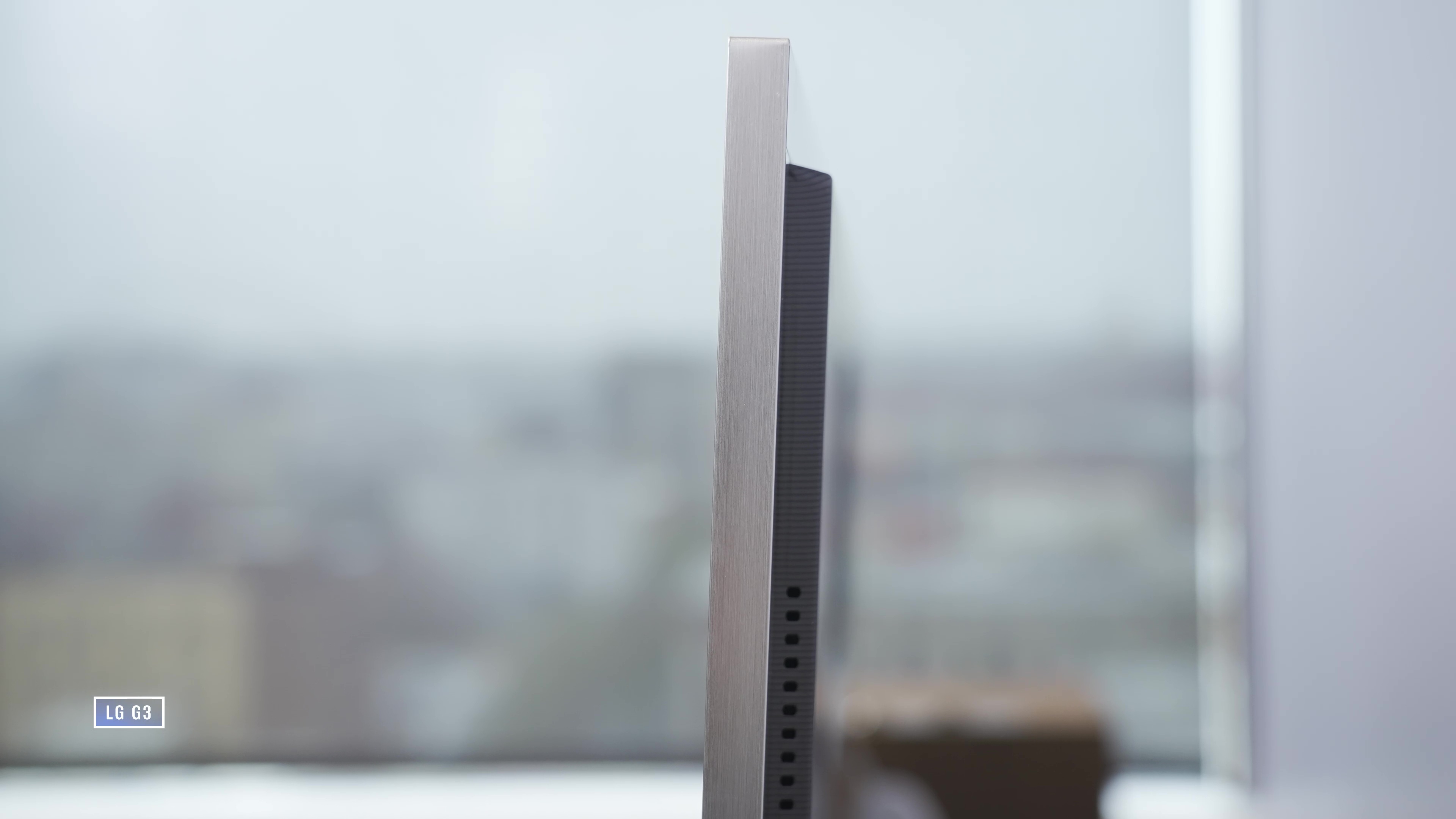 An LG G3 in profile.