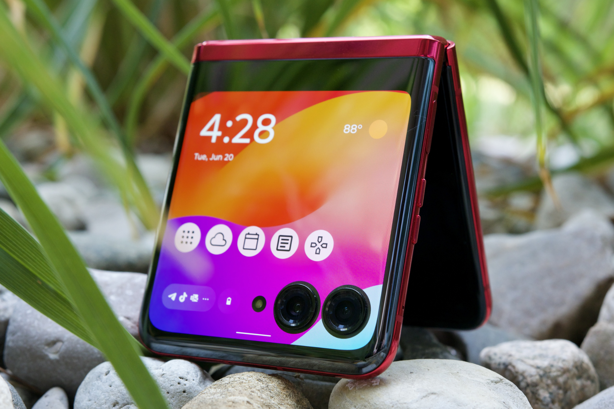 Best Motorola Phone deals: Get Foldable Phone from $500 - Vimarsana News