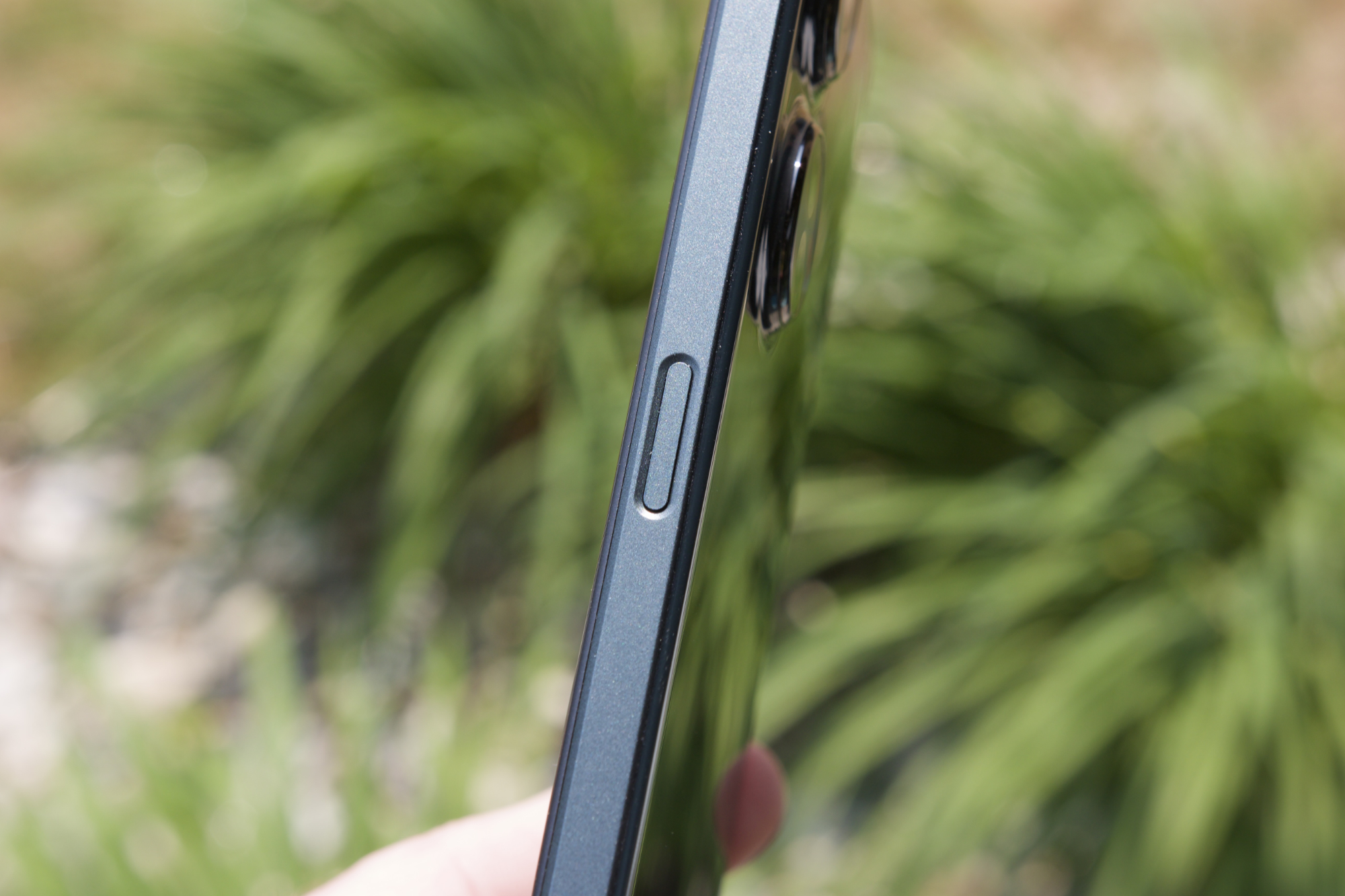 OnePlus Nord N30 5G पर पावर बटन/फिंगरप्रिंट सेंसर।