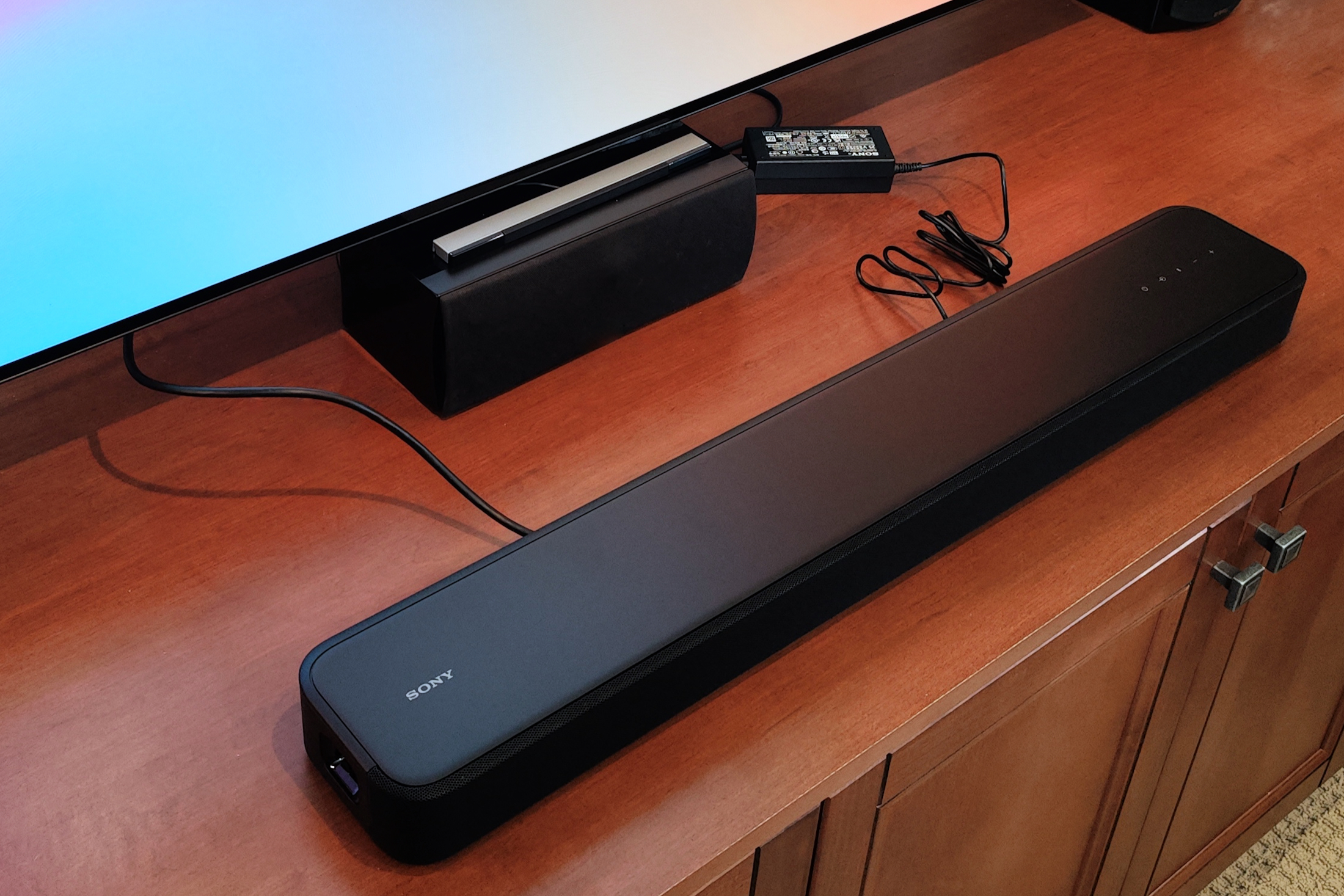 Prisnedsættelse Få kontrol Mursten Sony HT-S2000 soundbar review: Sony trades smarts for bigger audio