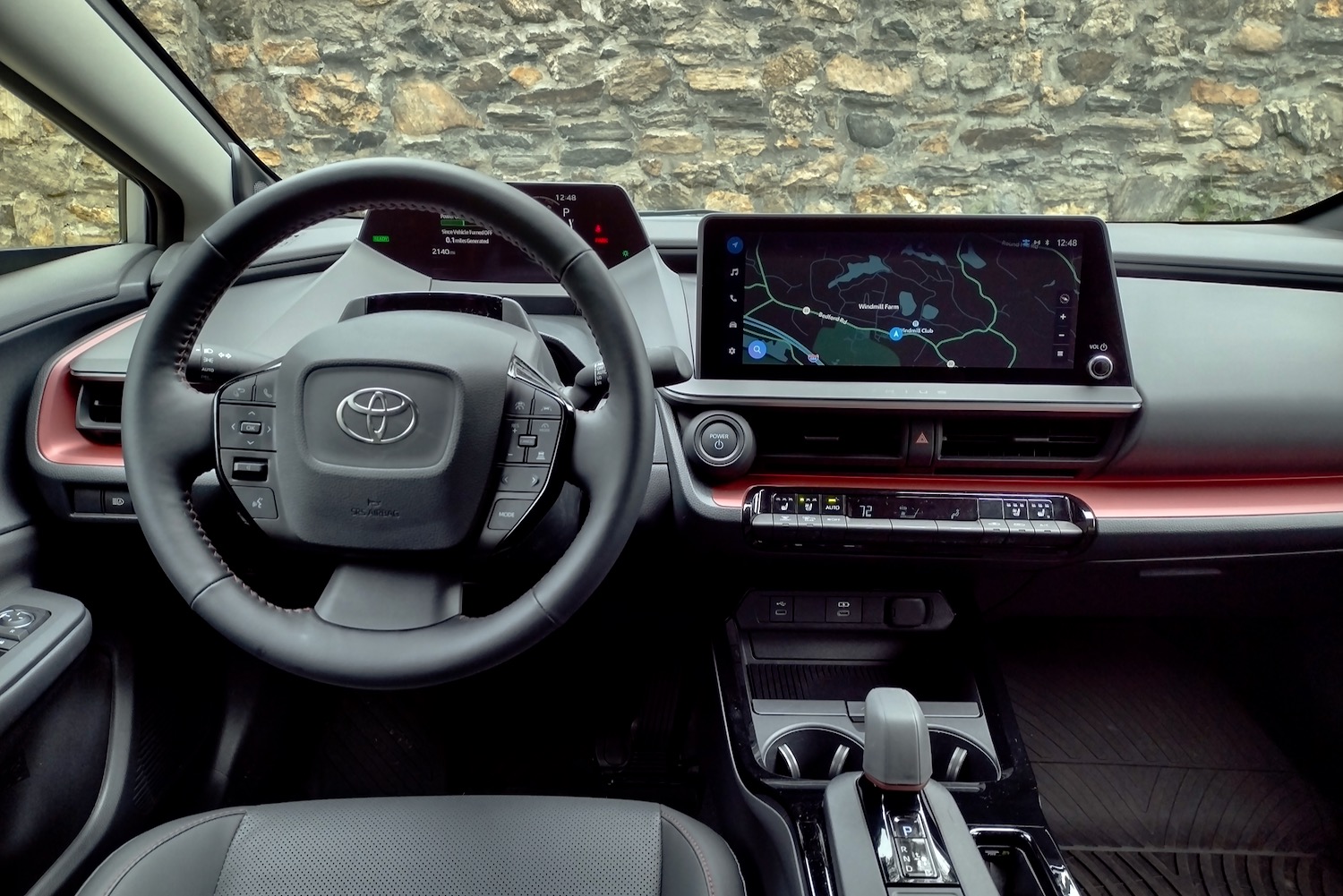 Interior do Toyota Prius Prime 2023.
