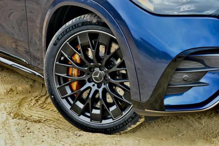 One of the wheels of the Mercedes-AMG EQE SUV.