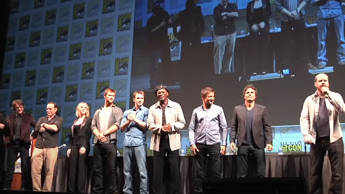 O elenco de Os Vingadores e Joss Whedon na Comic-Con 2015.