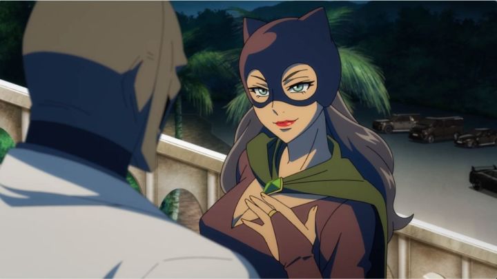 Catwoman souriant à quelqu'un dans Catwoman Hunted.