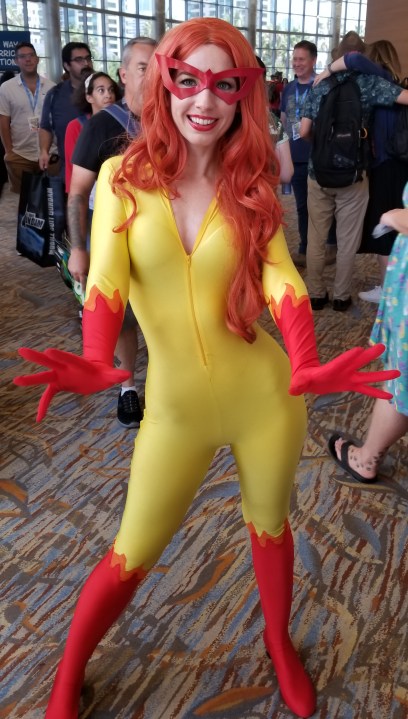 Un fan vestido como Firestar en Comic-Con.