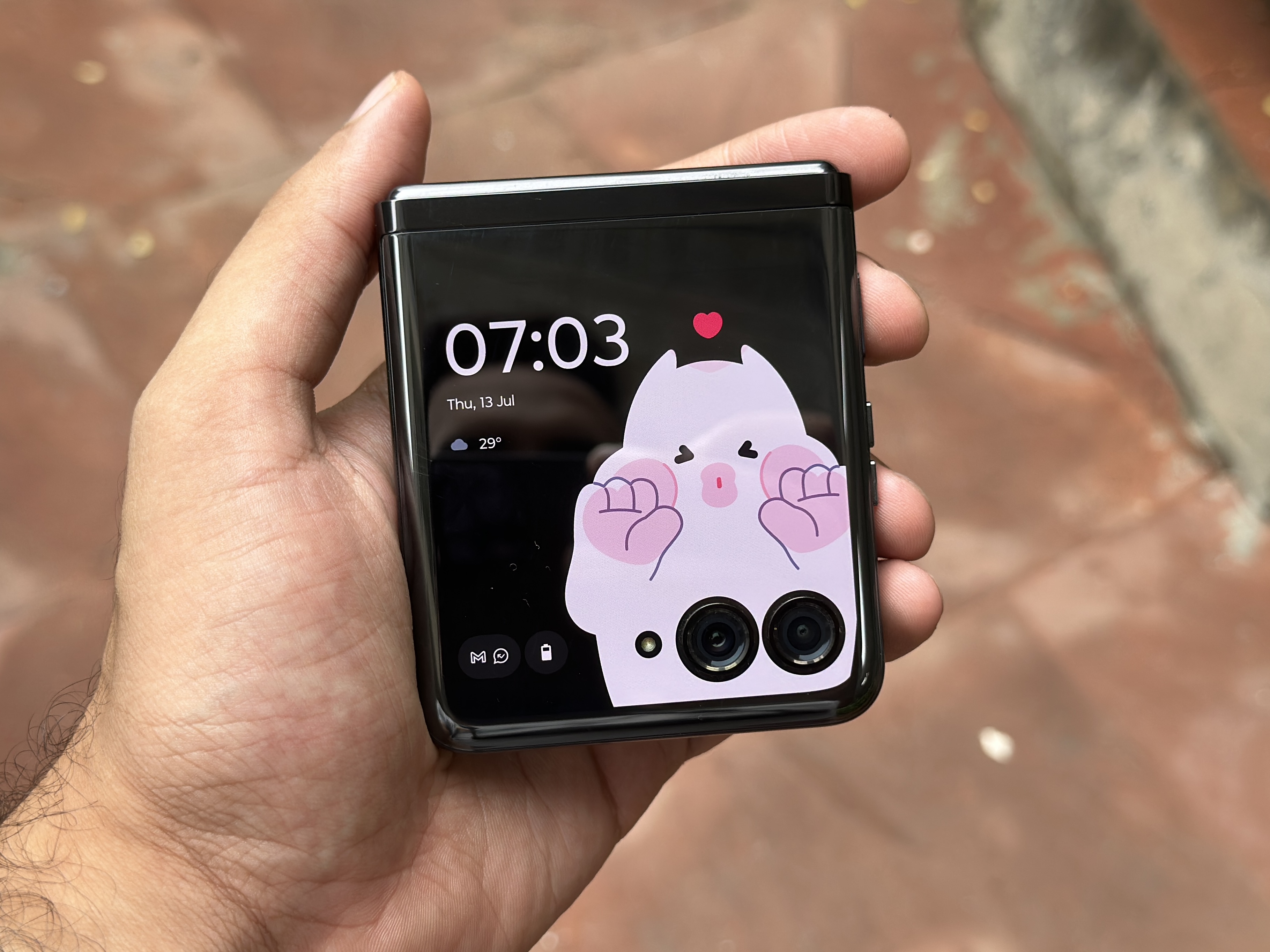 5 awesome things you can do on the Motorola Razr Plus cover screen - Vimarsana News