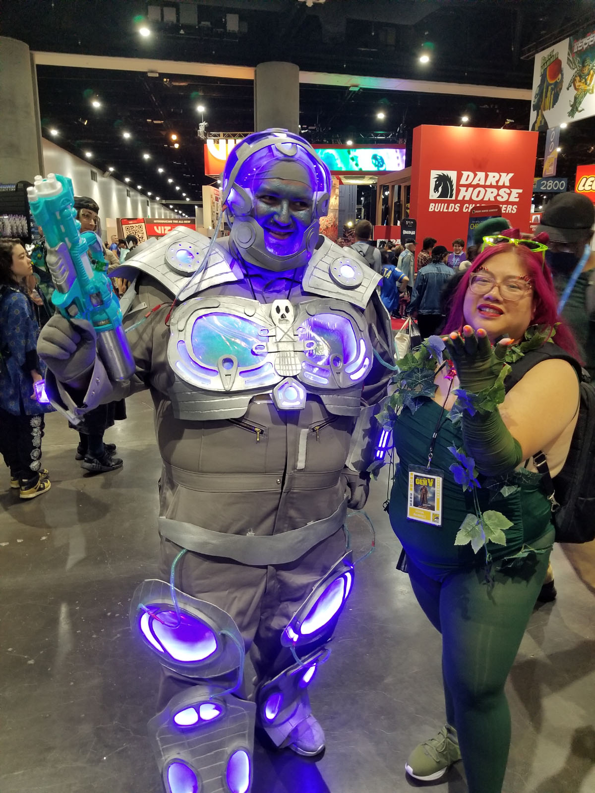 Fãs vestidos como Mr. Freeze e Poison Ivy na Comic-Con.