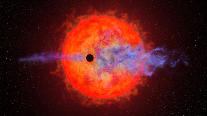La ilustración de este artista muestra un planeta (silueta oscura) que pasa frente a la estrella enana roja AU Microscopii. 