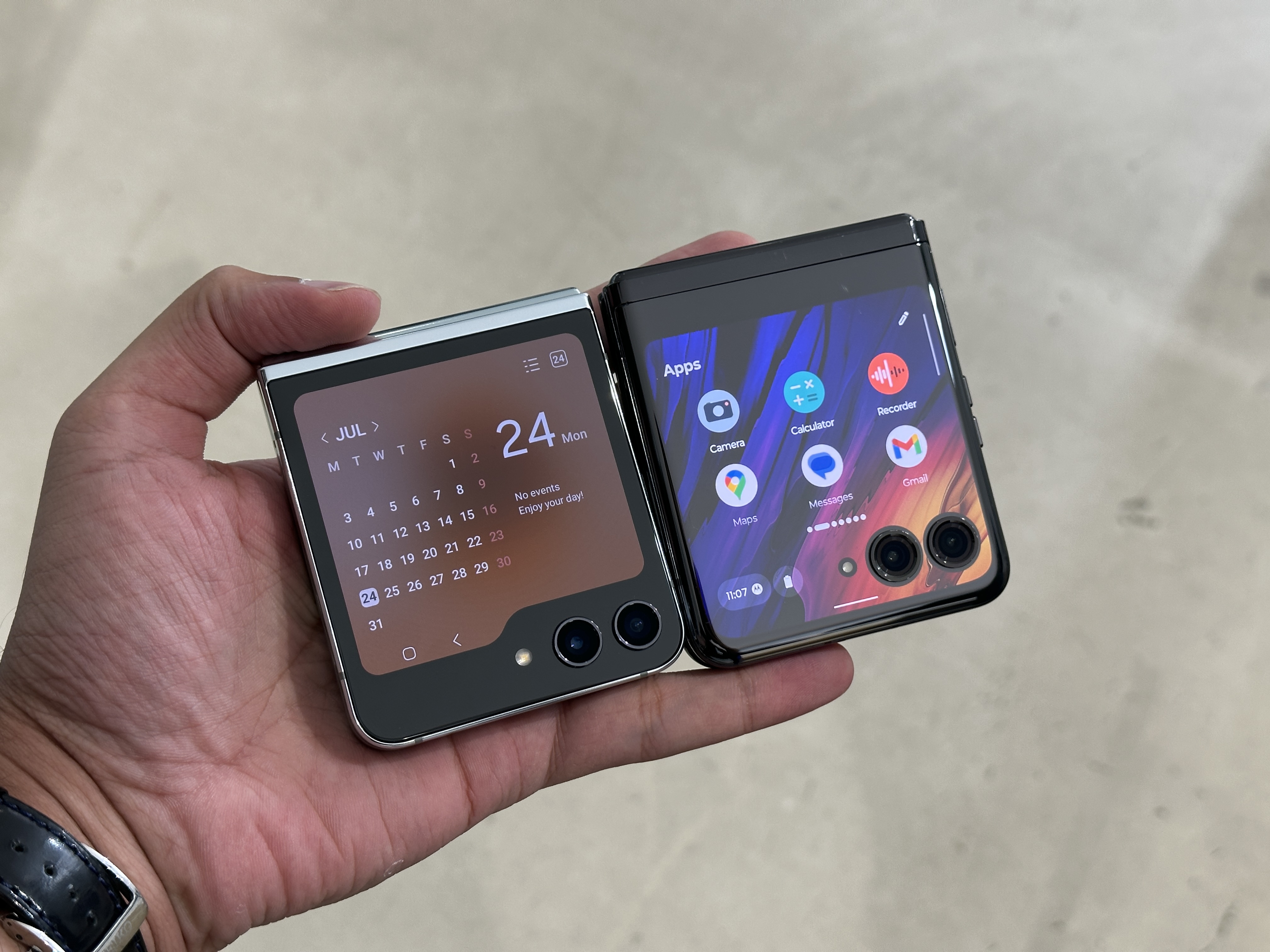 The Motorola Razr Plus beats the Galaxy Z Flip 5 in a big way - Vimarsana News