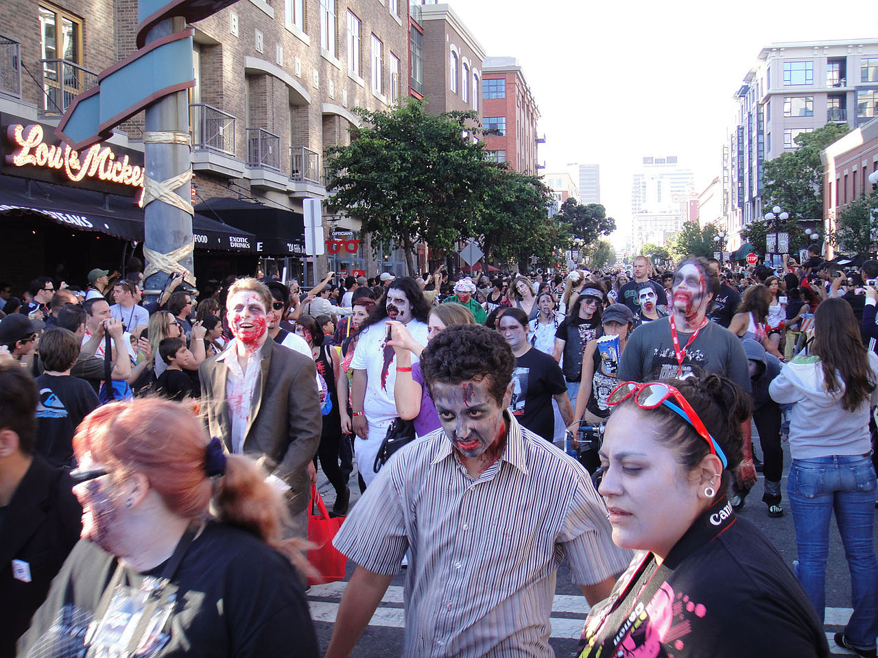 Zombie Walk na San Diego Comic-Con 2011.