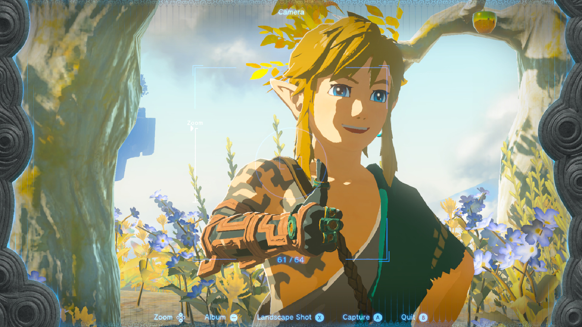 Link dando um sinal de positivo com um sorriso.