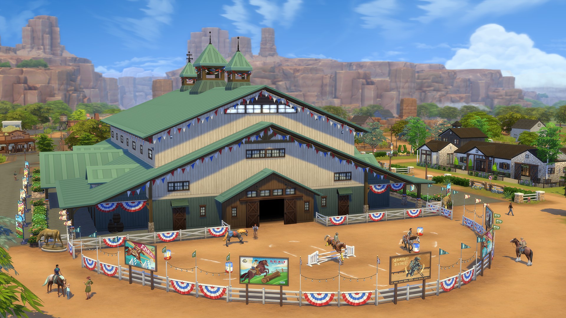 Uma tomada completa do centro equestre em The Sims 4: Horse Ranch.  É um grande edifício branco com uma raiz verde e portas estáveis.  Um cercado na arena de equitação está na frente.
