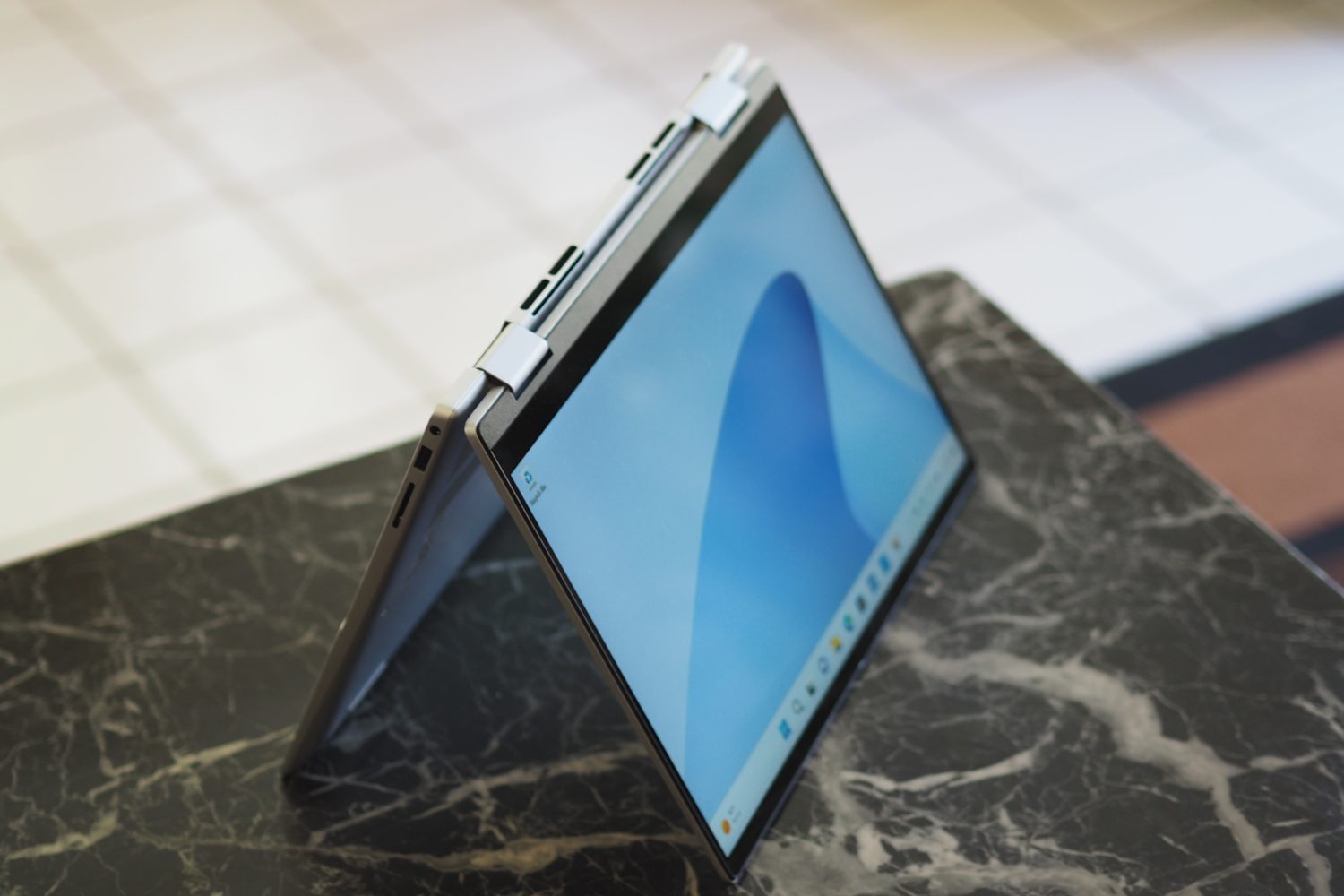 This popular Dell 2-in-1 laptop is $250 off while stocks last