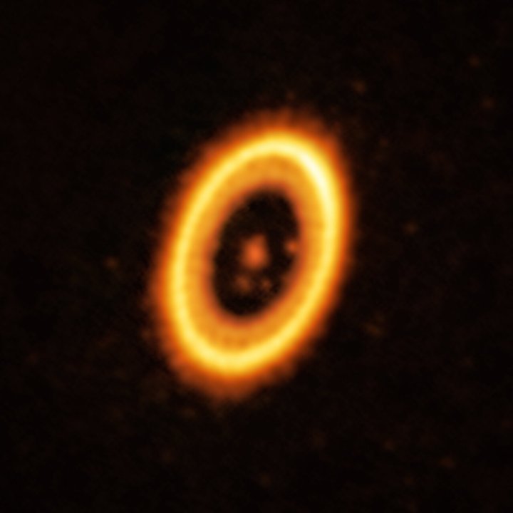El joven sistema planetario PDS 70, ubicado a casi 400 años luz de distancia de la Tierra. 