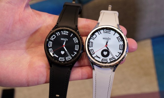 Samsung Galaxy Watch 6 and Watch 6 Classic, in black and silver.