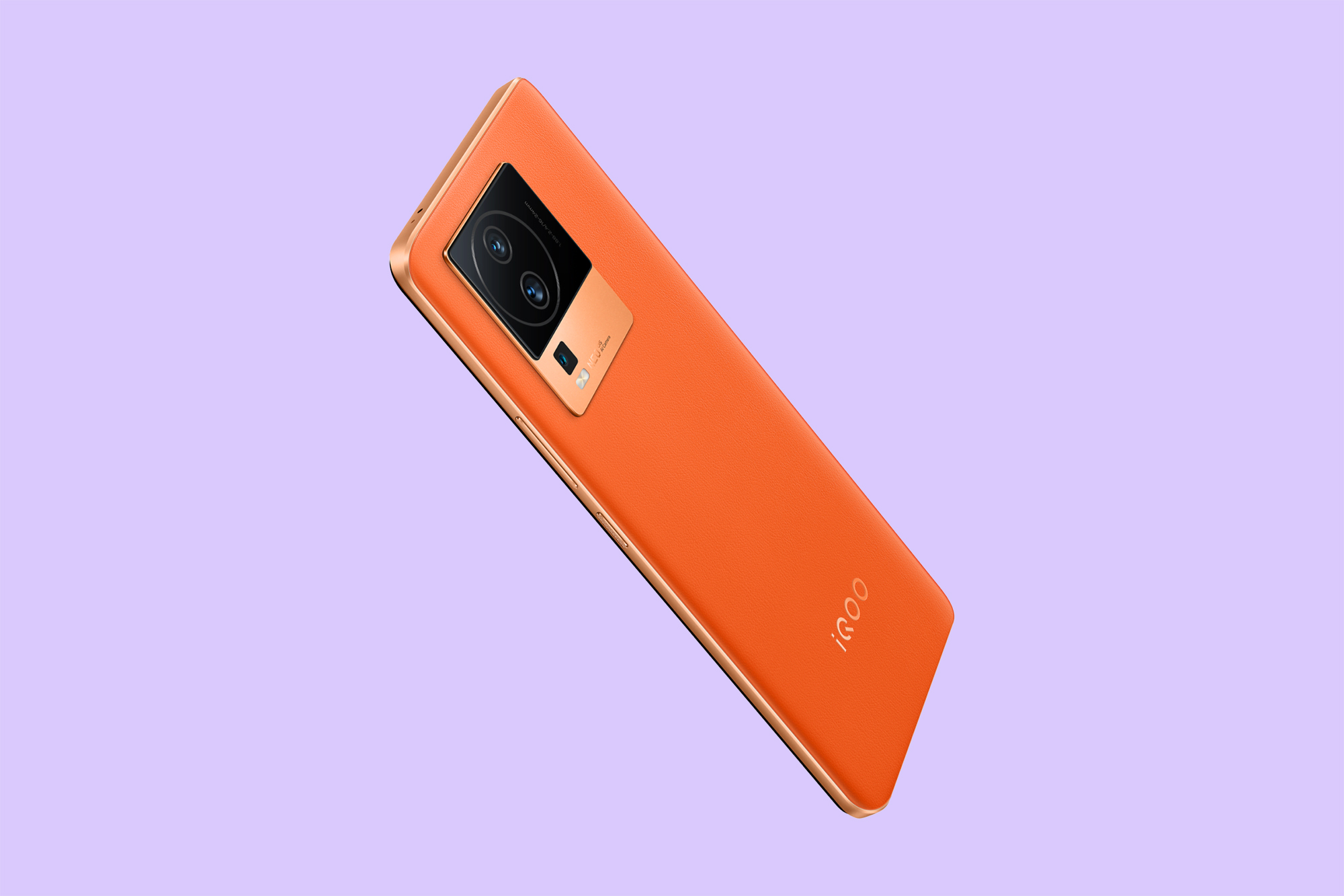 Vivo iQOO Neo 7 Pro com parte traseira em couro laranja.